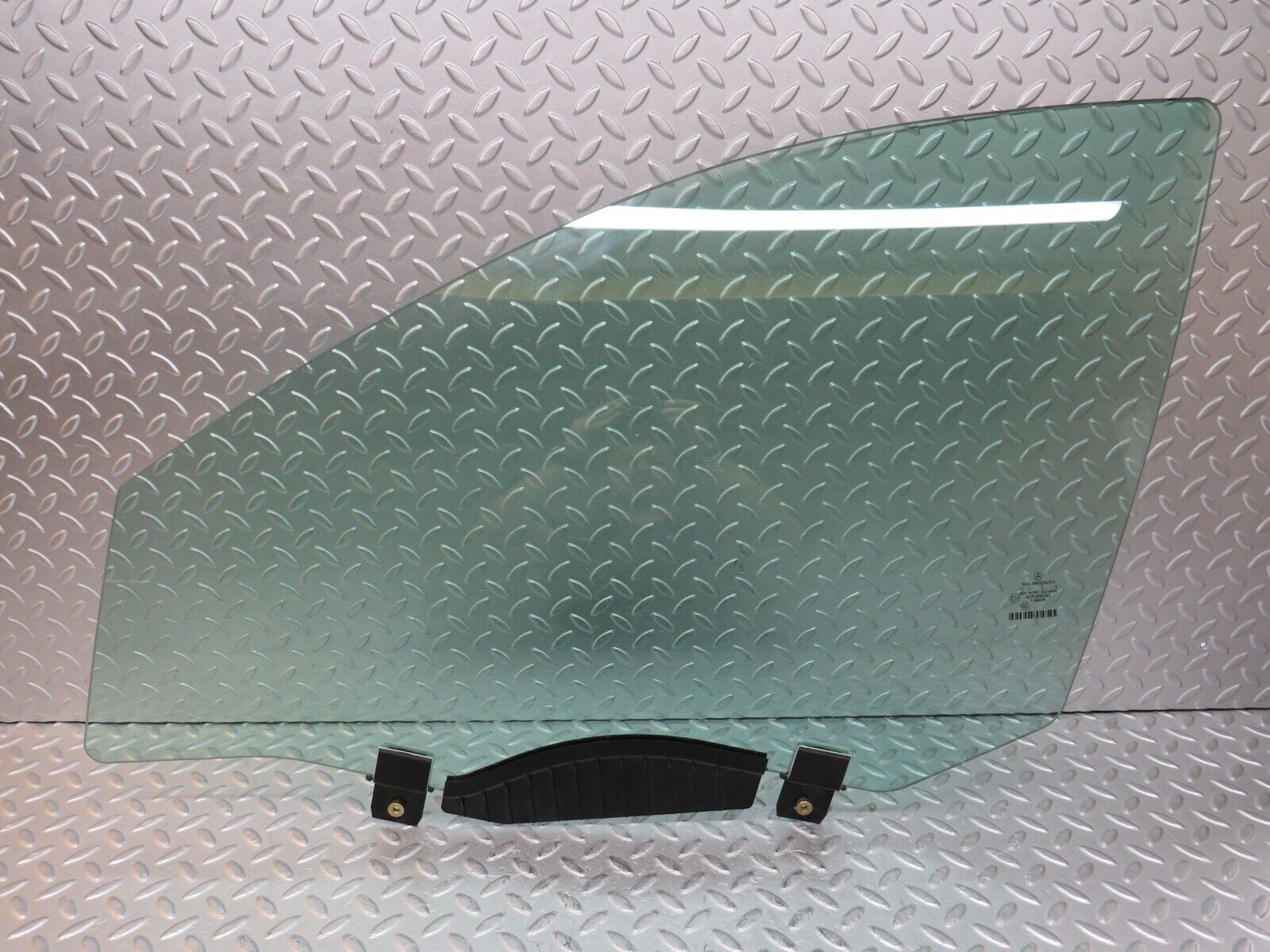 35168 Mercedes-Benz W221 Front Left Door Window Glass