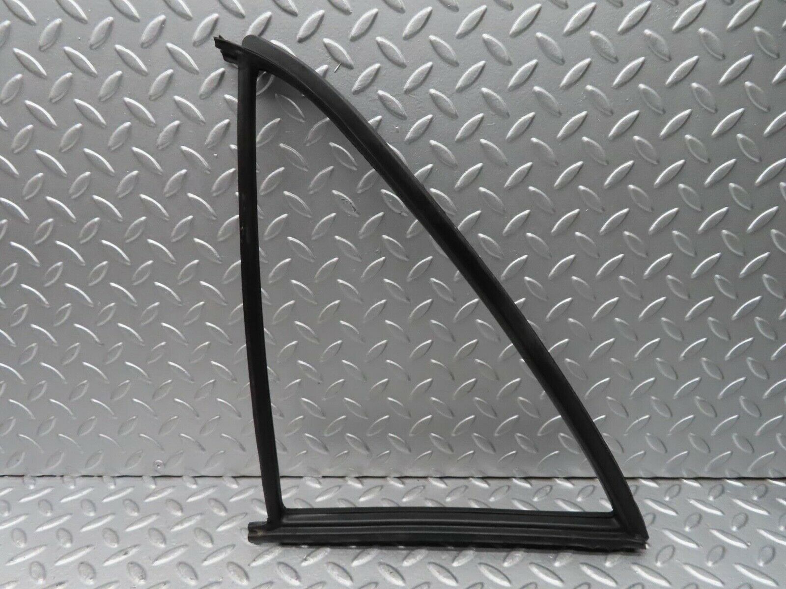 14490 Mercedes-Benz W116 350SE Rear Left Quarter Window Rubber Seal 1167350124
