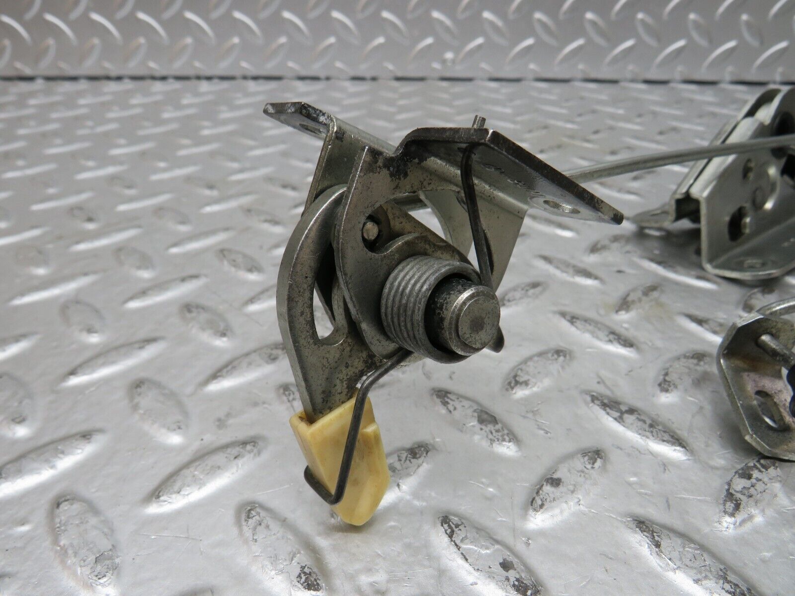 27836 Mercedes-Benz S124 300TE Wagon Rear Left Seat Bench Locking Mechanism
