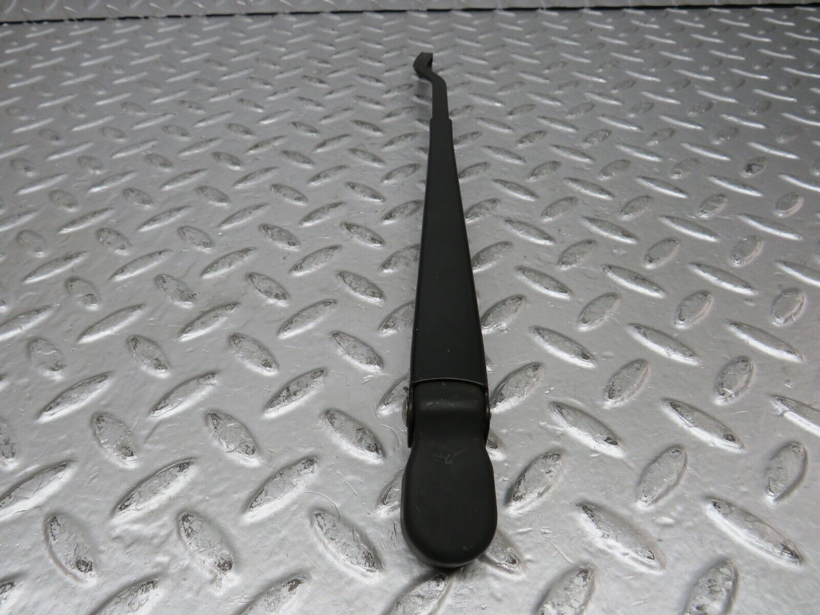 26990 Mercedes-Benz W123 240D Wiper Arm Bosch Left Side 3399990553
