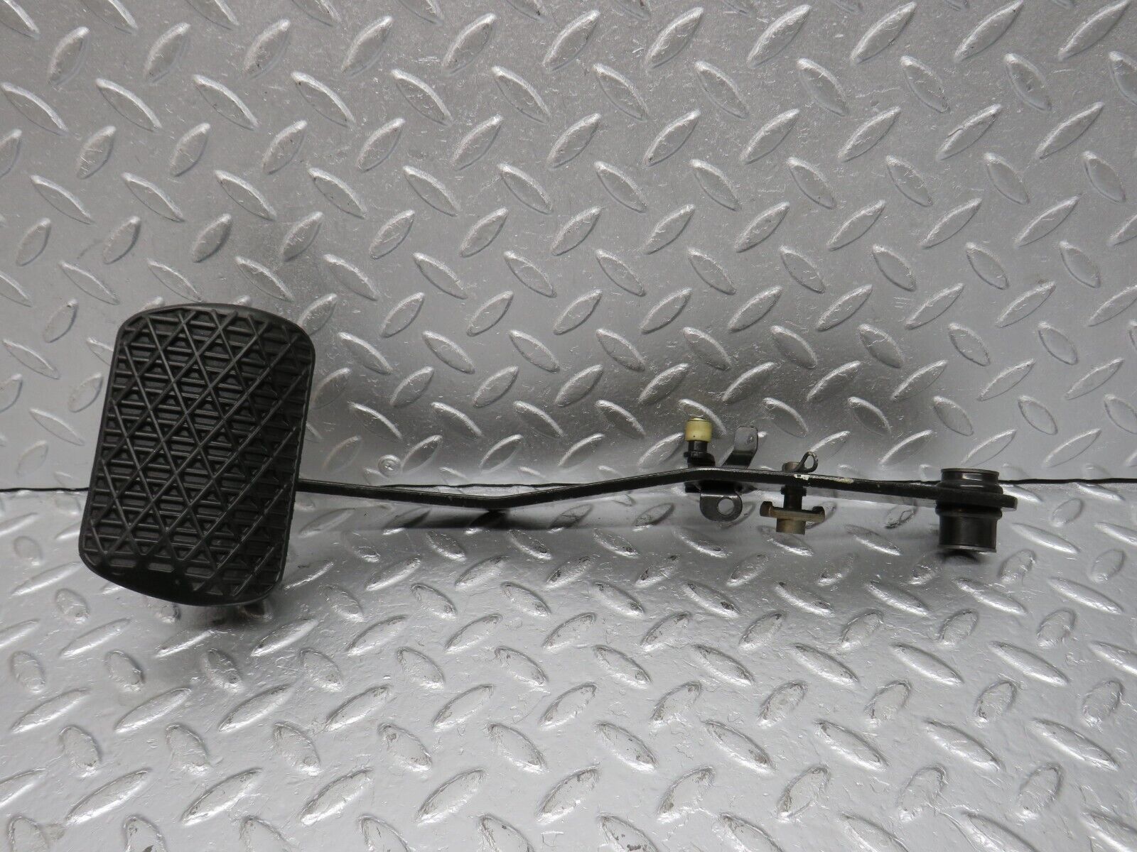 39449 Mercedes-Benz R129 320SL Coupe Brake Pedal With Rubber 1232910082