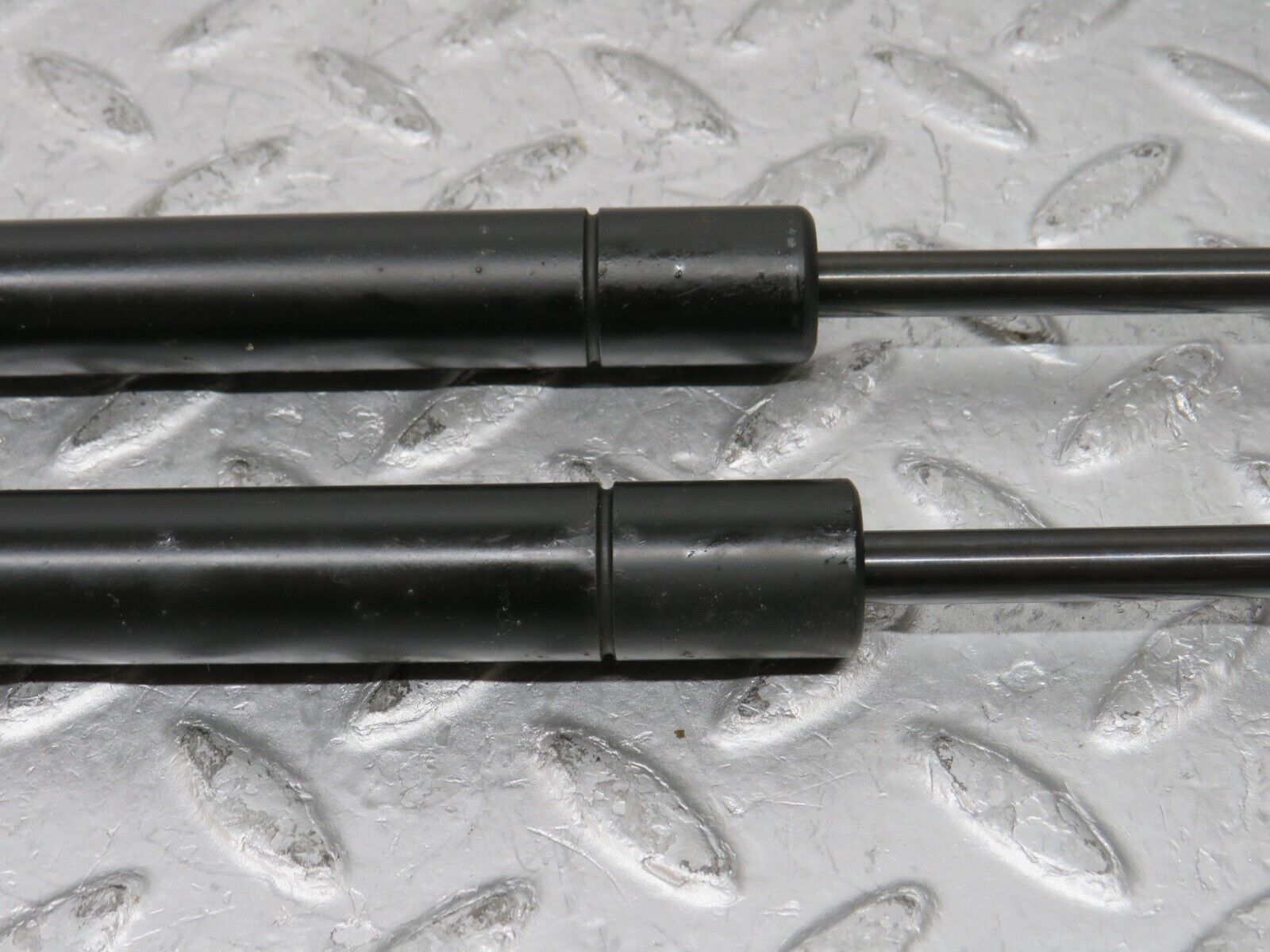 35032 Mercedes-Benz W210 320E Bonnet Gas Strut 2x 2108800429