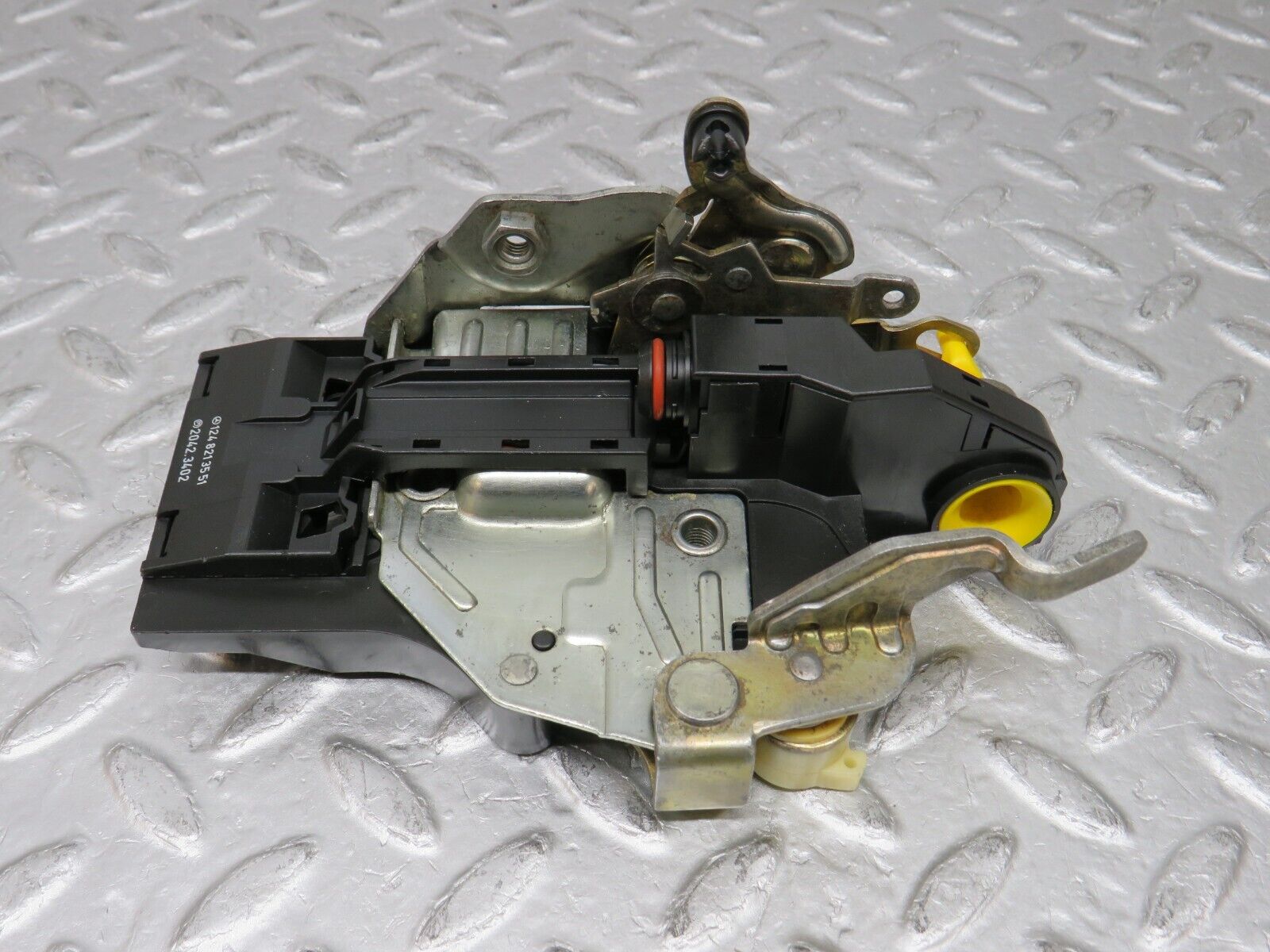 37809 Mercedes-Benz A124 320E Cabriolet Left Door Lock Mechanism 1248213551