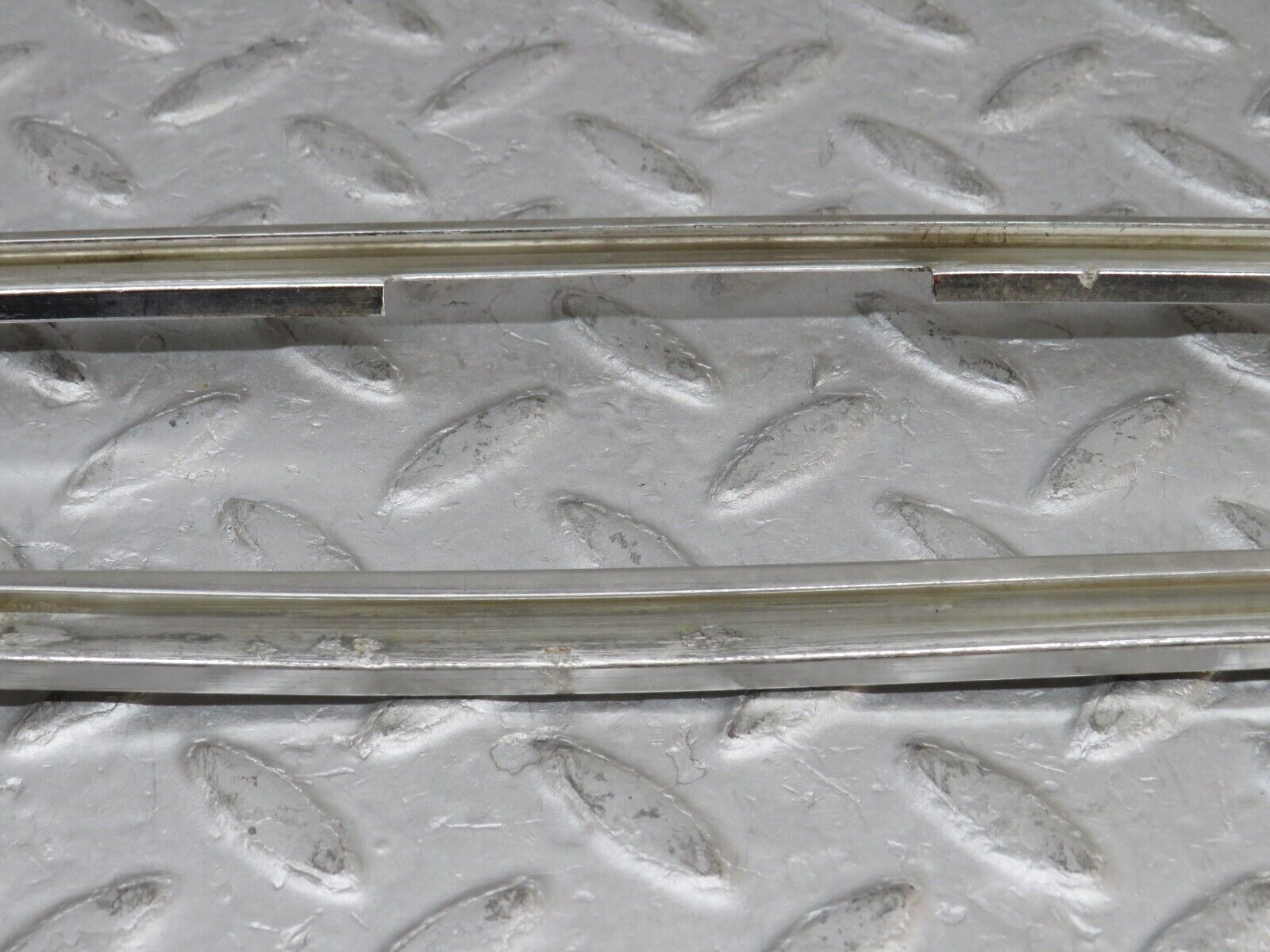 35867 Mercedes-Benz W108 Front Left Door Chrome Trim Pair