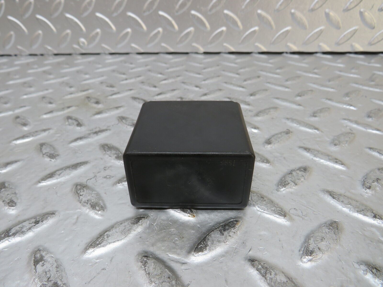 27546 Mercedes-Benz S124 300TE Wagon Rear Windscreen Wiper Relay 1248210063