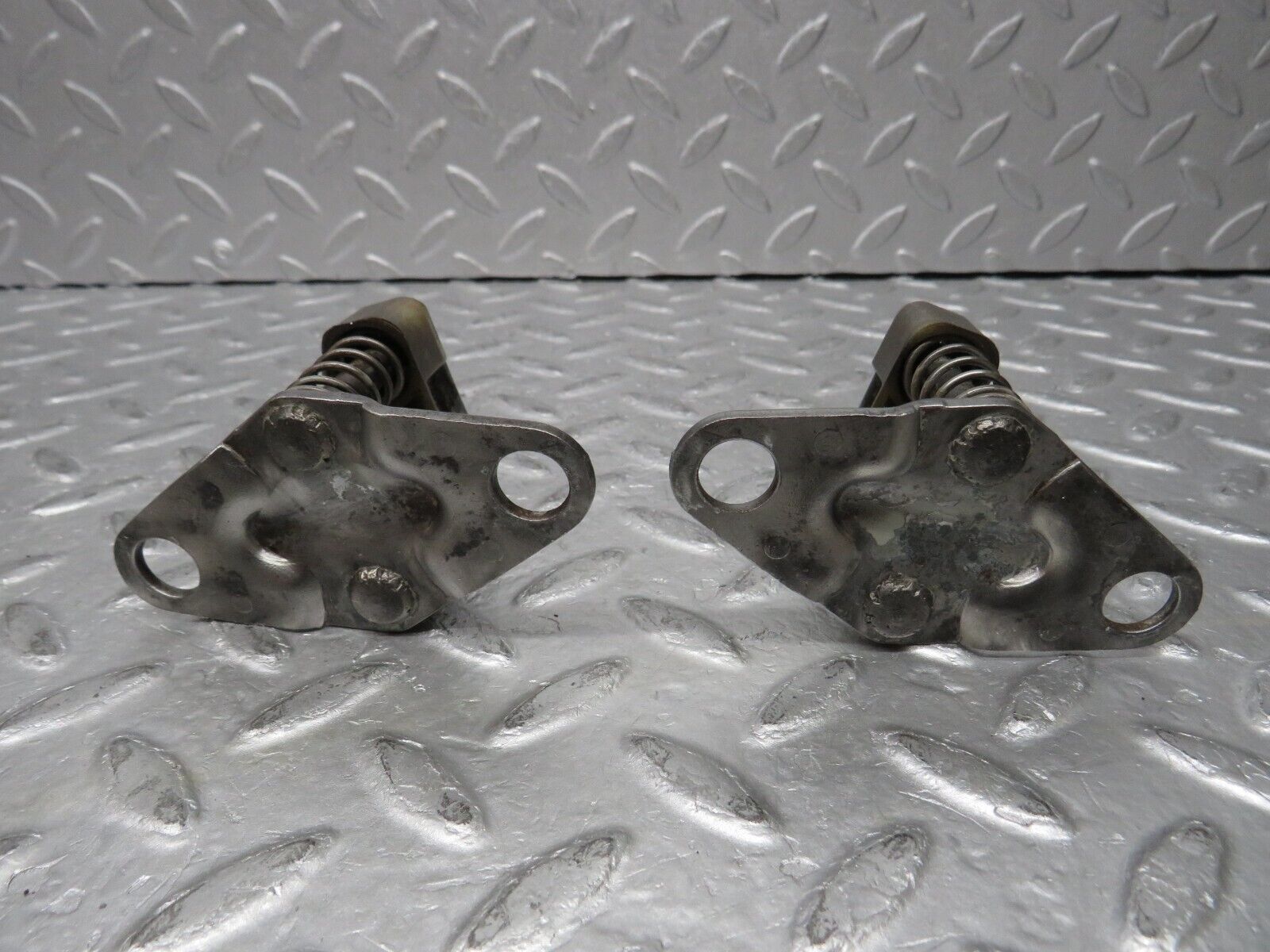 37091 Mercedes-Benz C126 420SEC Coupe Bonnet Lock Catch Pair 1268800060