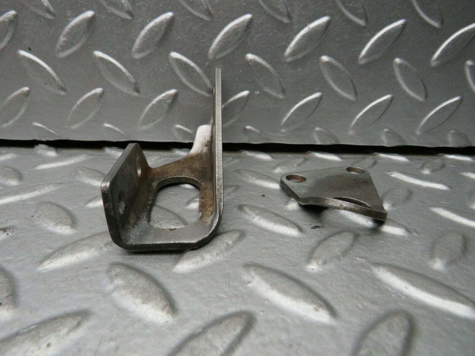 22189 Mercedes-Benz S123 280TE Wagon Engine Lifting Eyes Hooks