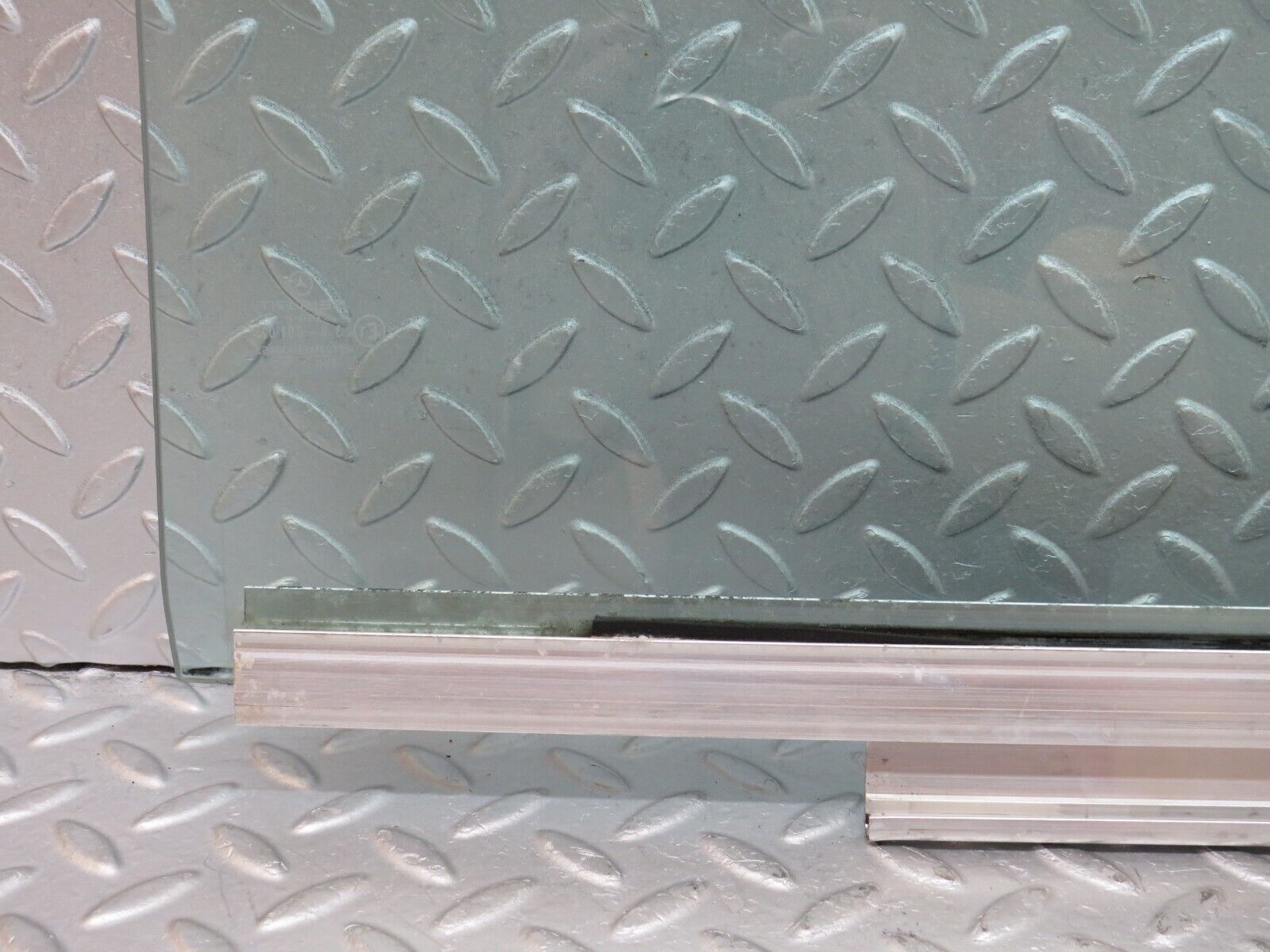 36040 Mercedes-Benz W126 420SE Rear Left Door Window Glass