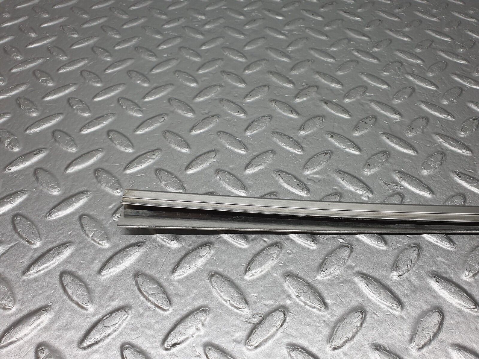 40772 Mercedes-Benz W123 300D Rear Left Door Window Chrome Frame
