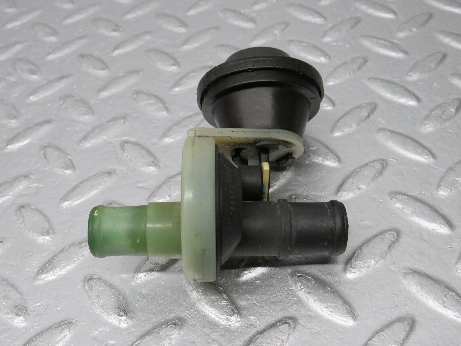 38798 Mercedes-Benz W201 190E 2.6L Heater Control Valve