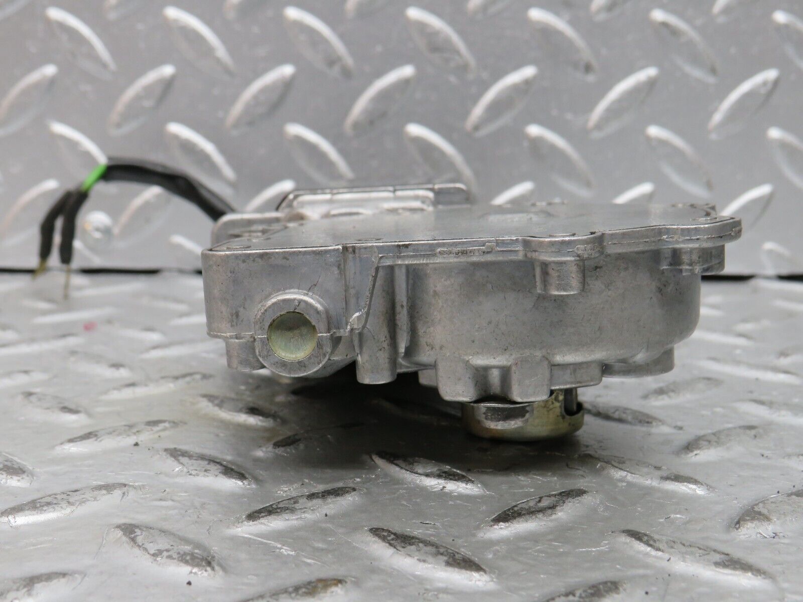 27664 Mercedes-Benz S124 300TE Window Regulator Motor Left Bosch 0130821284