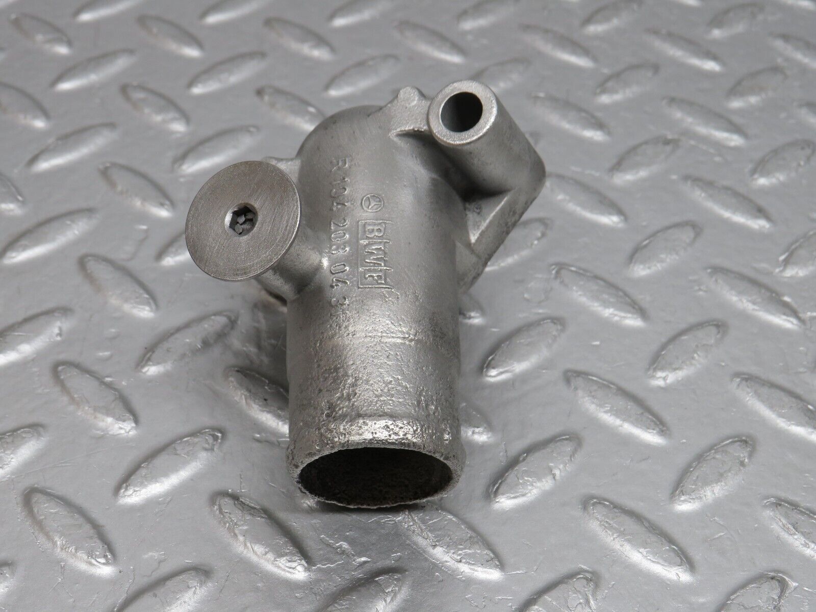 38110 Mercedes-Benz A124 320E Cabriolet Coolant Flange Pipe 1042030431