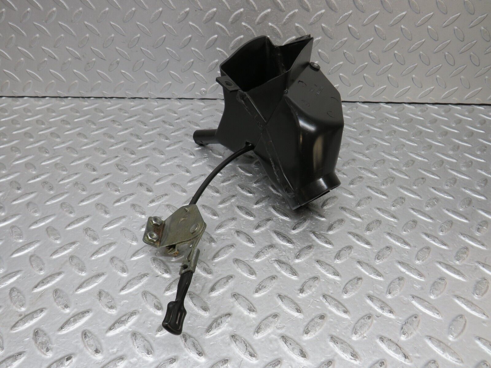 37411 Mercedes-Benz W109 300SEL Air Vent Control Left Side 1088301145