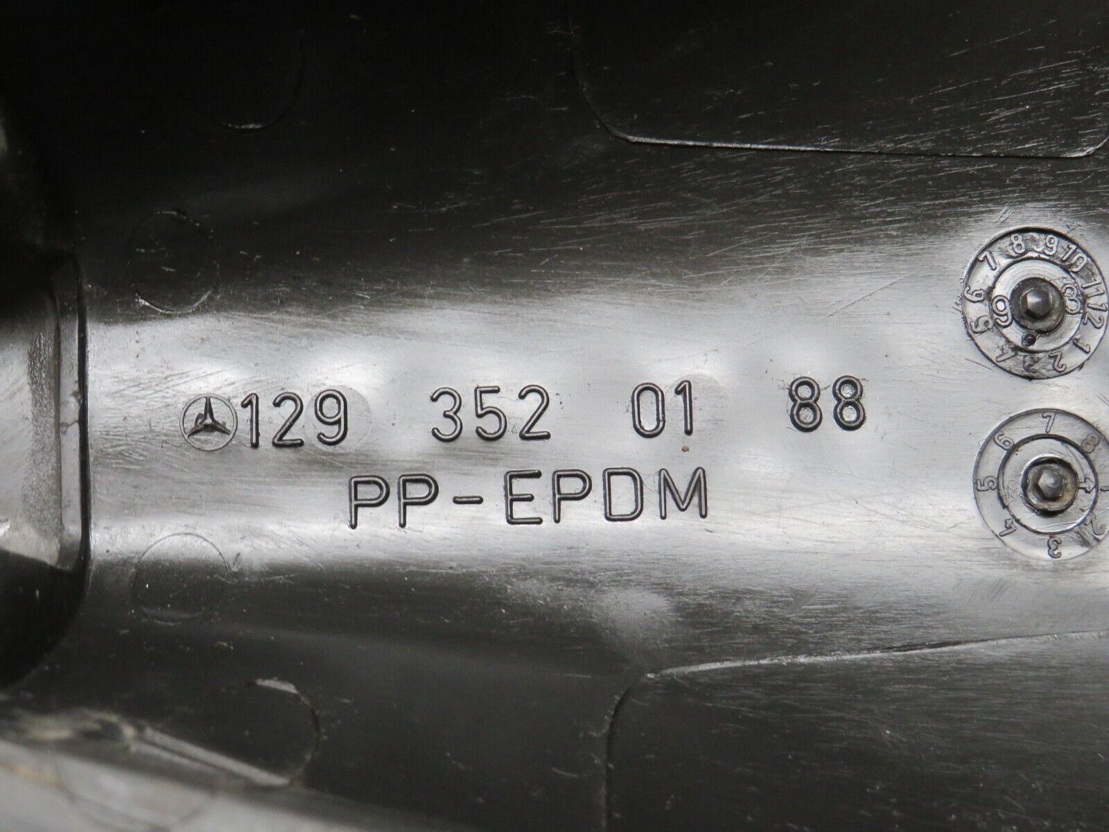 31592 Mercedes-Benz W201 190LE 1.8L Rear Control Arm Cover Pair 1293520188