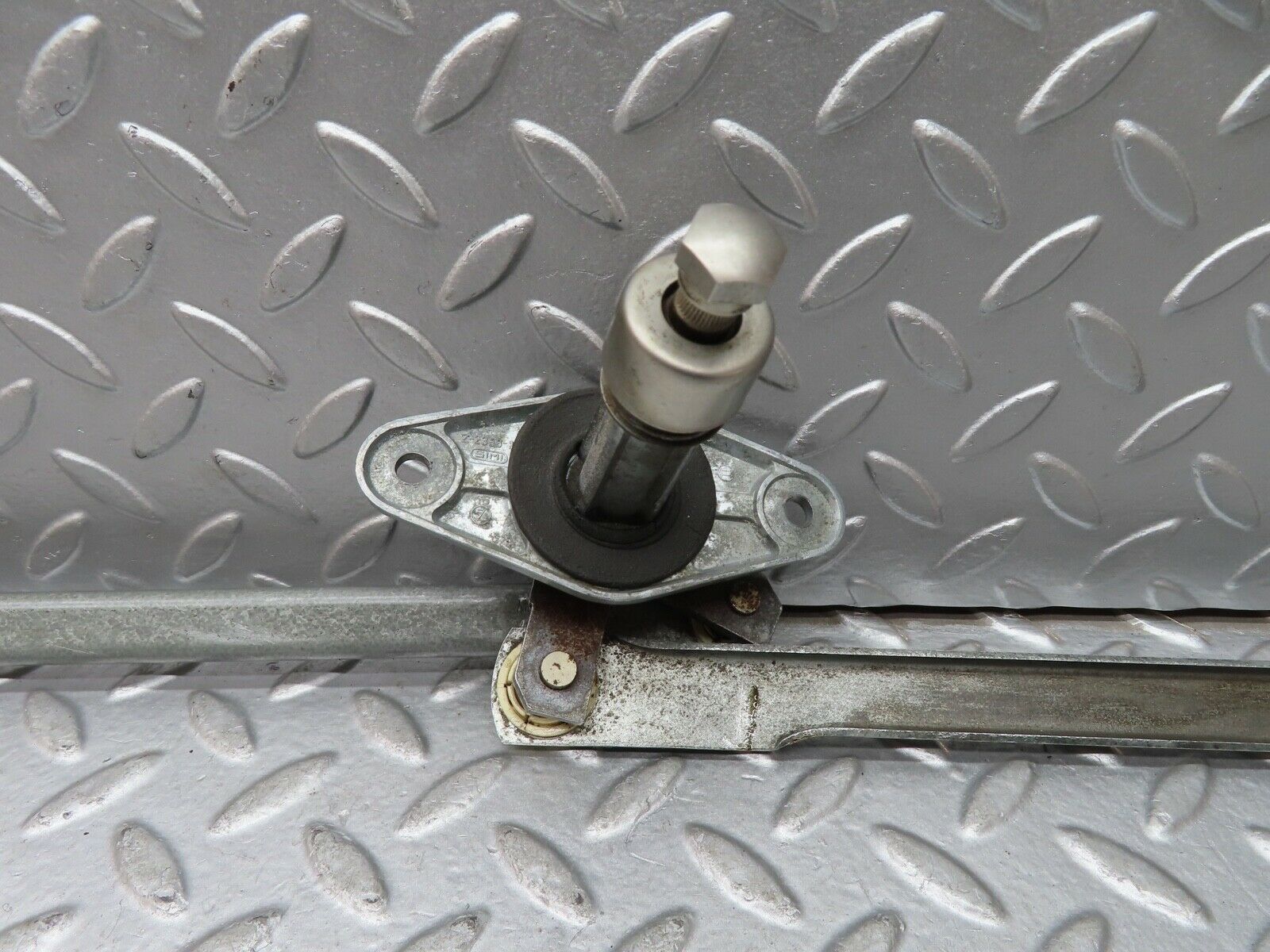 21000 Mercedes-Benz W114 250CE Coupe Windscreen Wiper Linkage