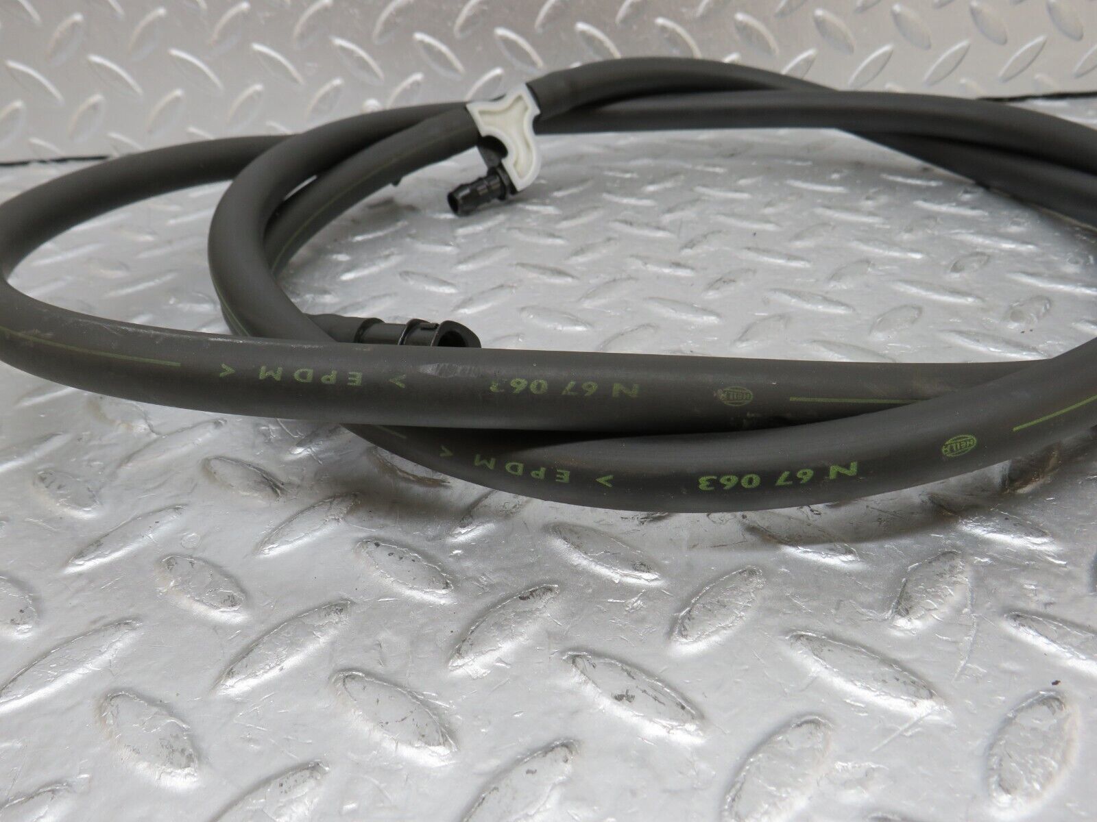 35250 Mercedes-Benz W221 Headlight Washer Hose Pipe