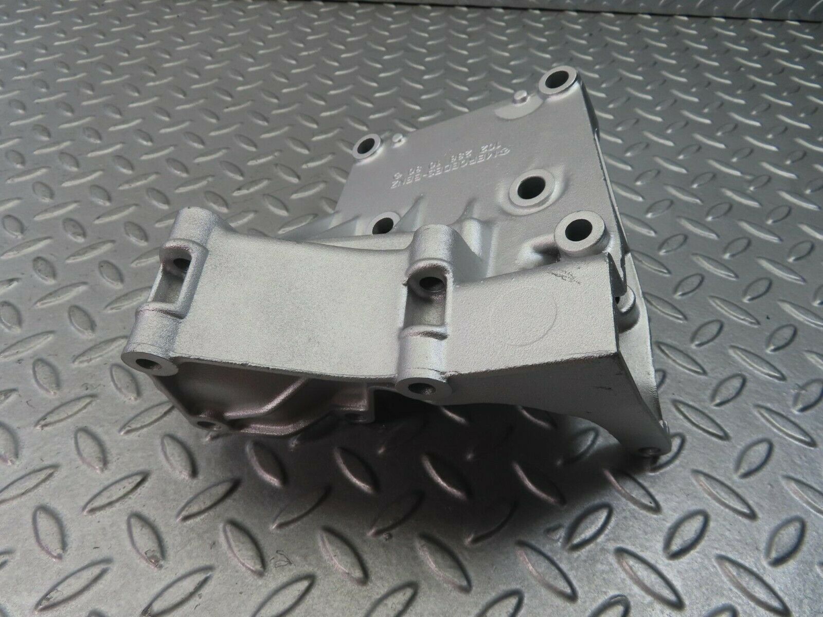 8323 Mercedes-Benz W124 Power Steering Pump Bracket 1022361030