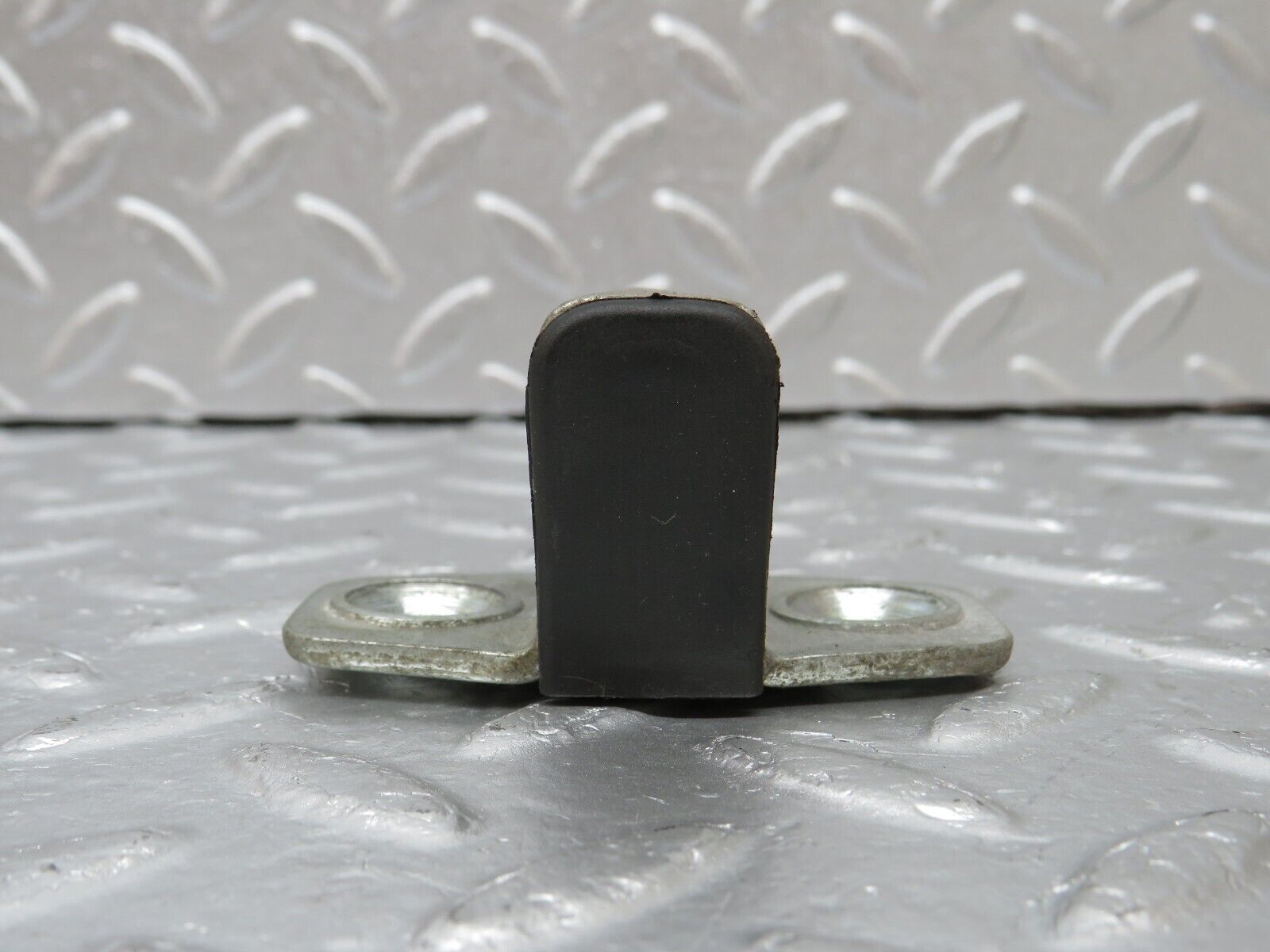 34133 Mercedes-Benz W124 260E Door Lock Latch