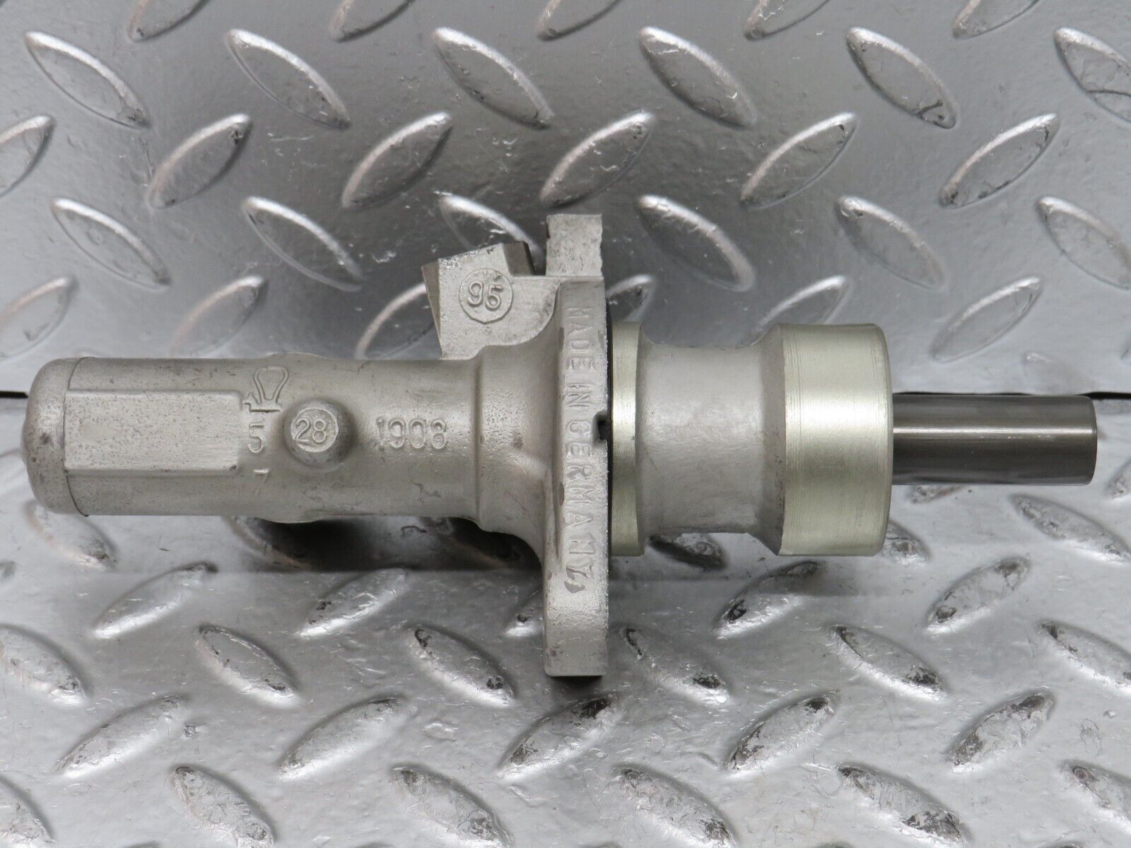 27651 Mercedes-Benz S124 300TE Wagon Brake Master Cylinder Lucas