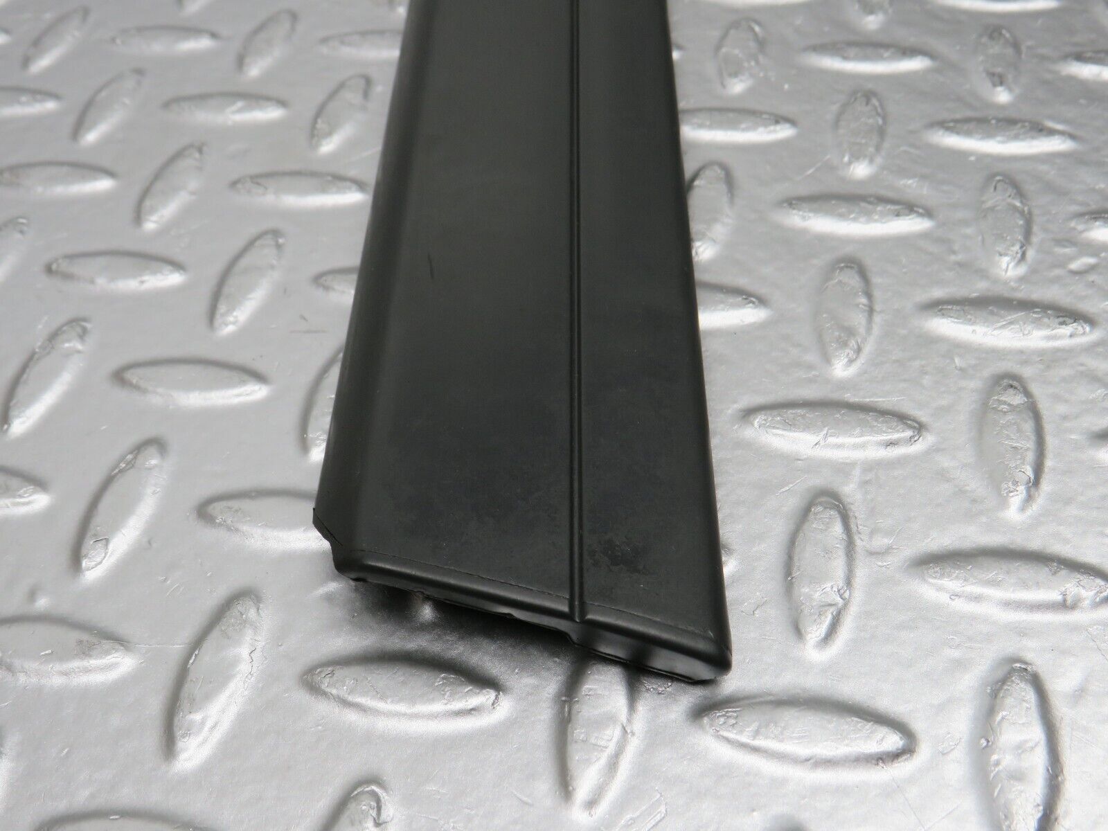 32306 Mercedes-Benz S124 300TE Wagon Rear Left Door Centre Moulding Trim