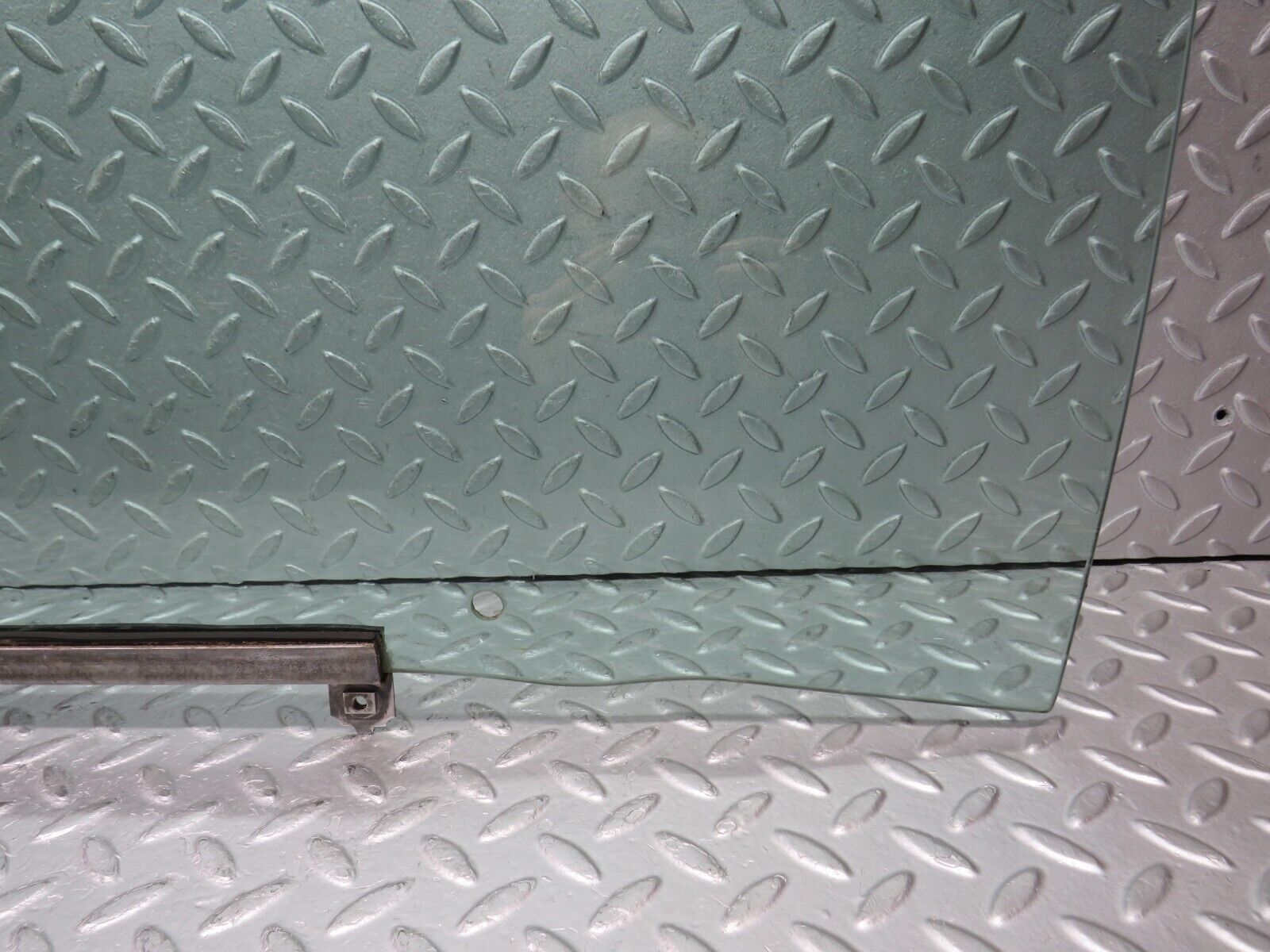 37875 Mercedes-Benz A124 320E Cabriolet Front Left Door Window Glass