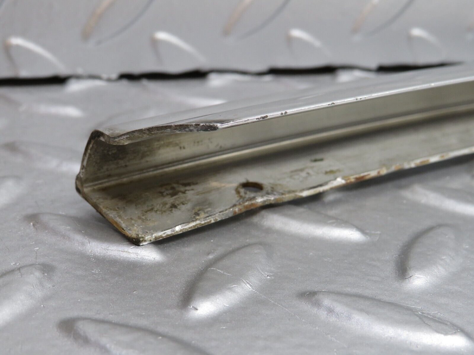 40200 Mercedes-Benz R107 Hardtop Under Windshield Chrome Trim