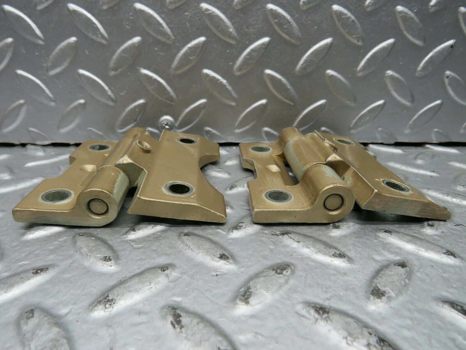 21963 Mercedes-Benz S123 280TE Wagon Left Door Hinges Pair