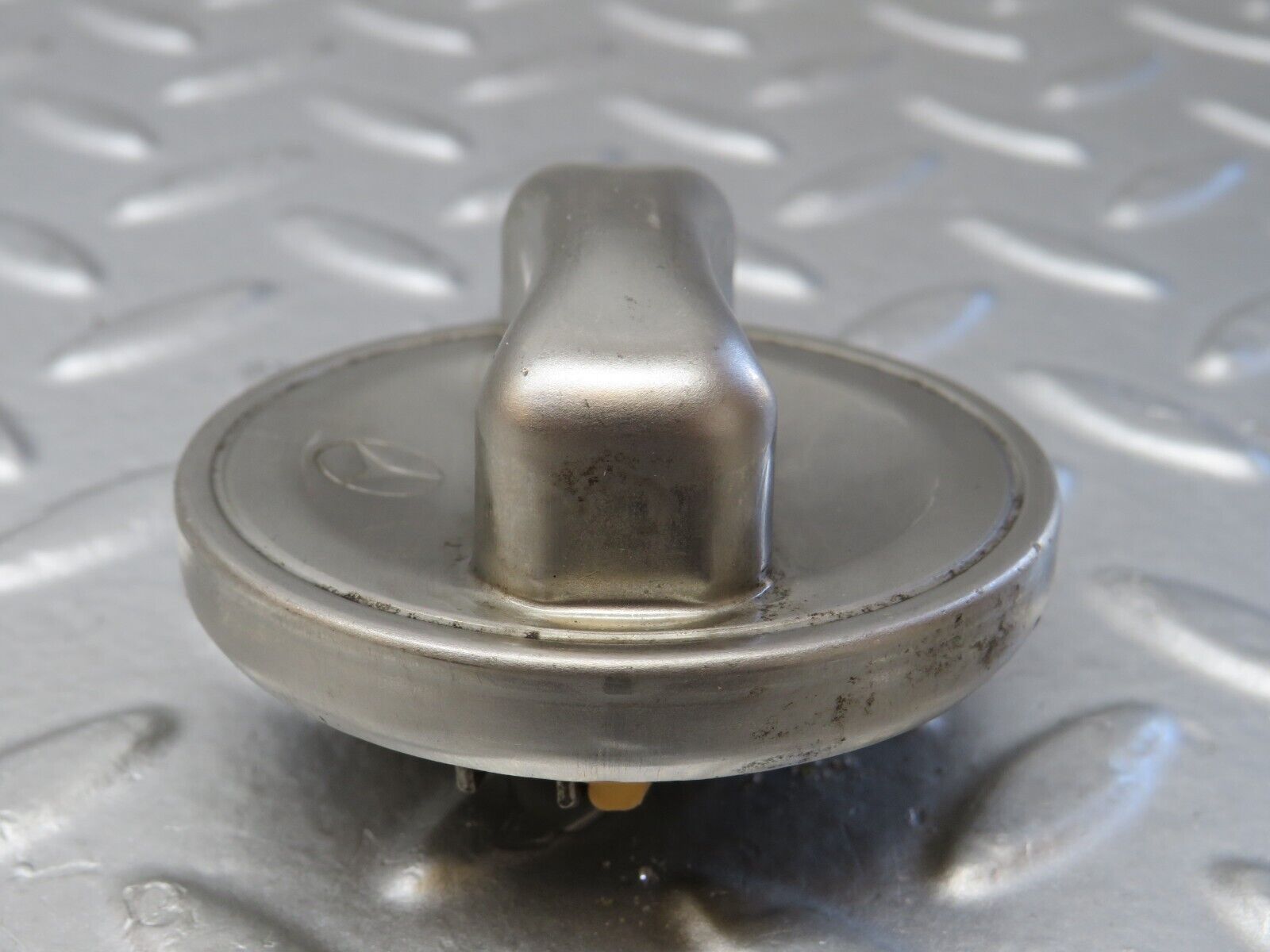36804 Mercedes-Benz W201 190E 2.0L Fuel Tank Metal Cap 1244700005