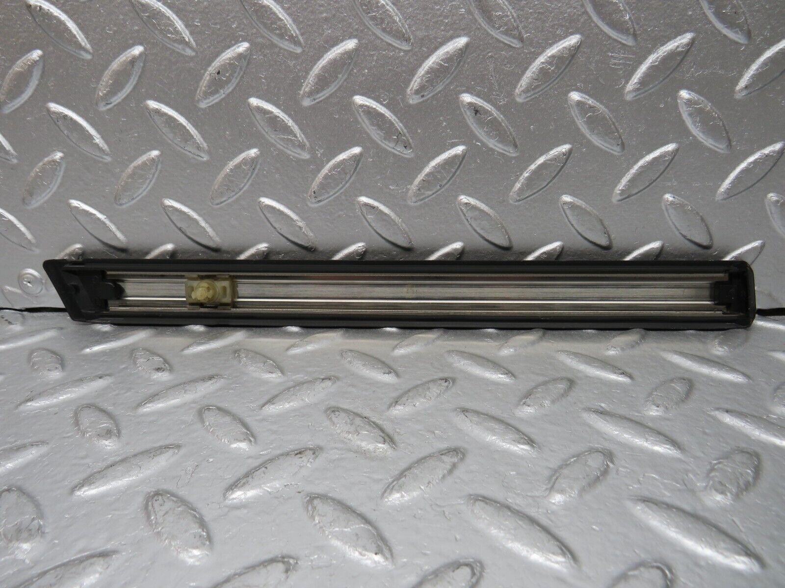 30780 Mercedes-Benz W201 190E 2.0L Front Right Fender Wing Centre Moulding Trim