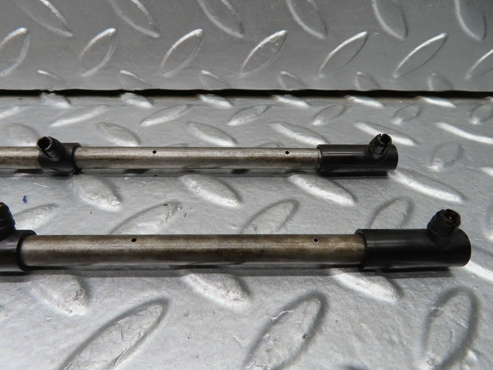20705 Mercedes-Benz R107 450SL Camshaft Oil Tube