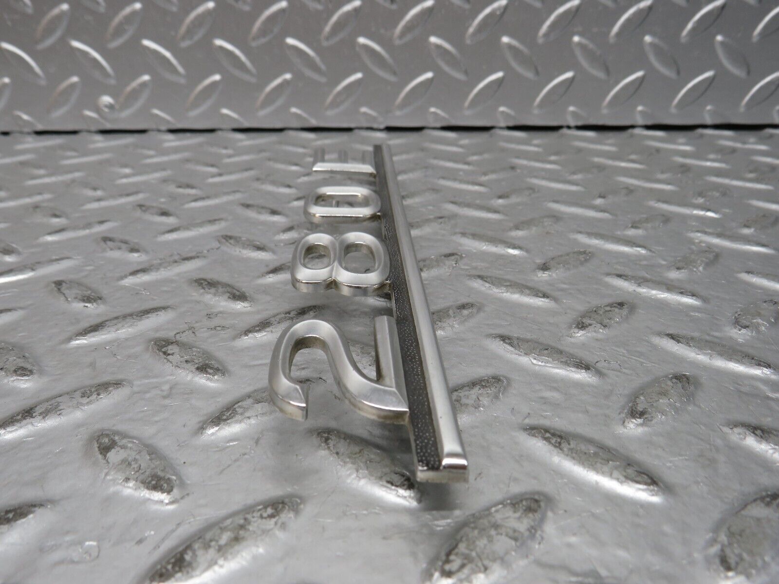 27264 Mercedes-Benz W123 280E Trunk Badge Logo Emblem 1238170815