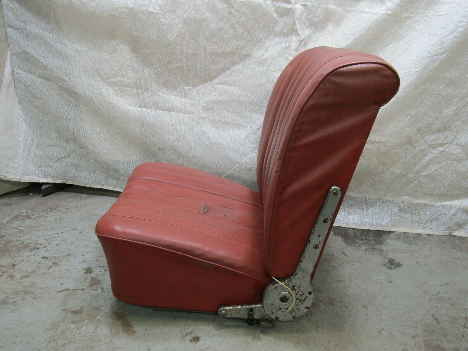 3254 Mercedes-Benz W105 PONTON Front Left Seat Driver Seat Red Faux Leather