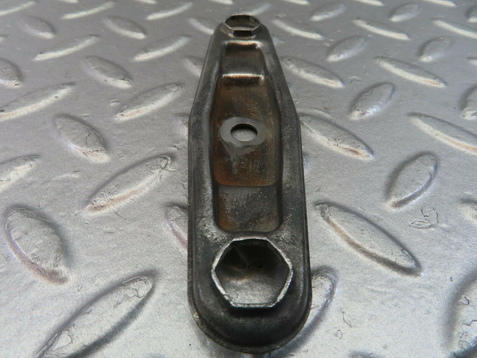 10549 Mercedes-Benz W201 190E Fuel Injector Nozzle Clamp Bracket