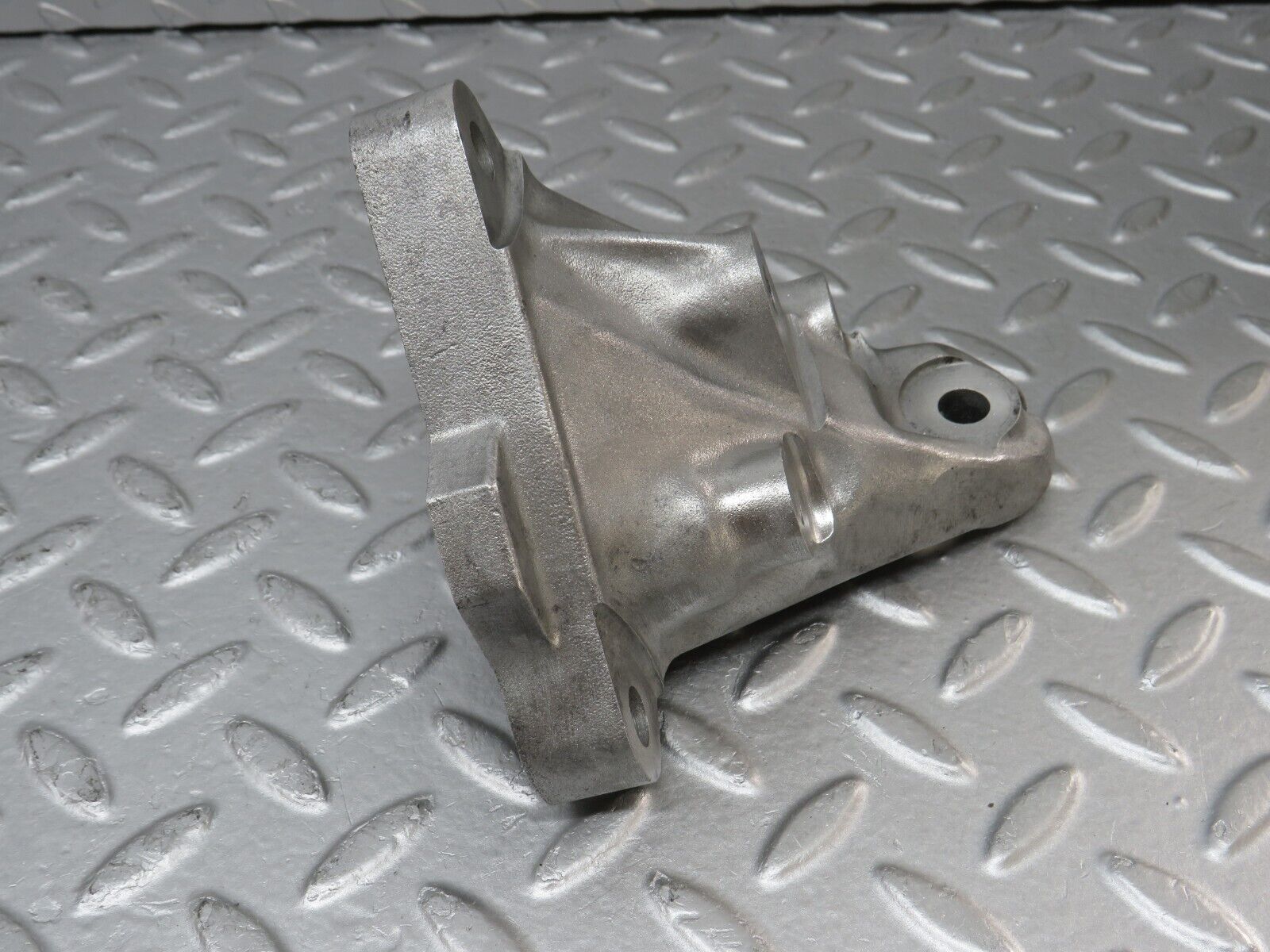 36788 Mercedes-Benz W201 190E 2.0L Engine Mount Bracket Left Side 1022234104