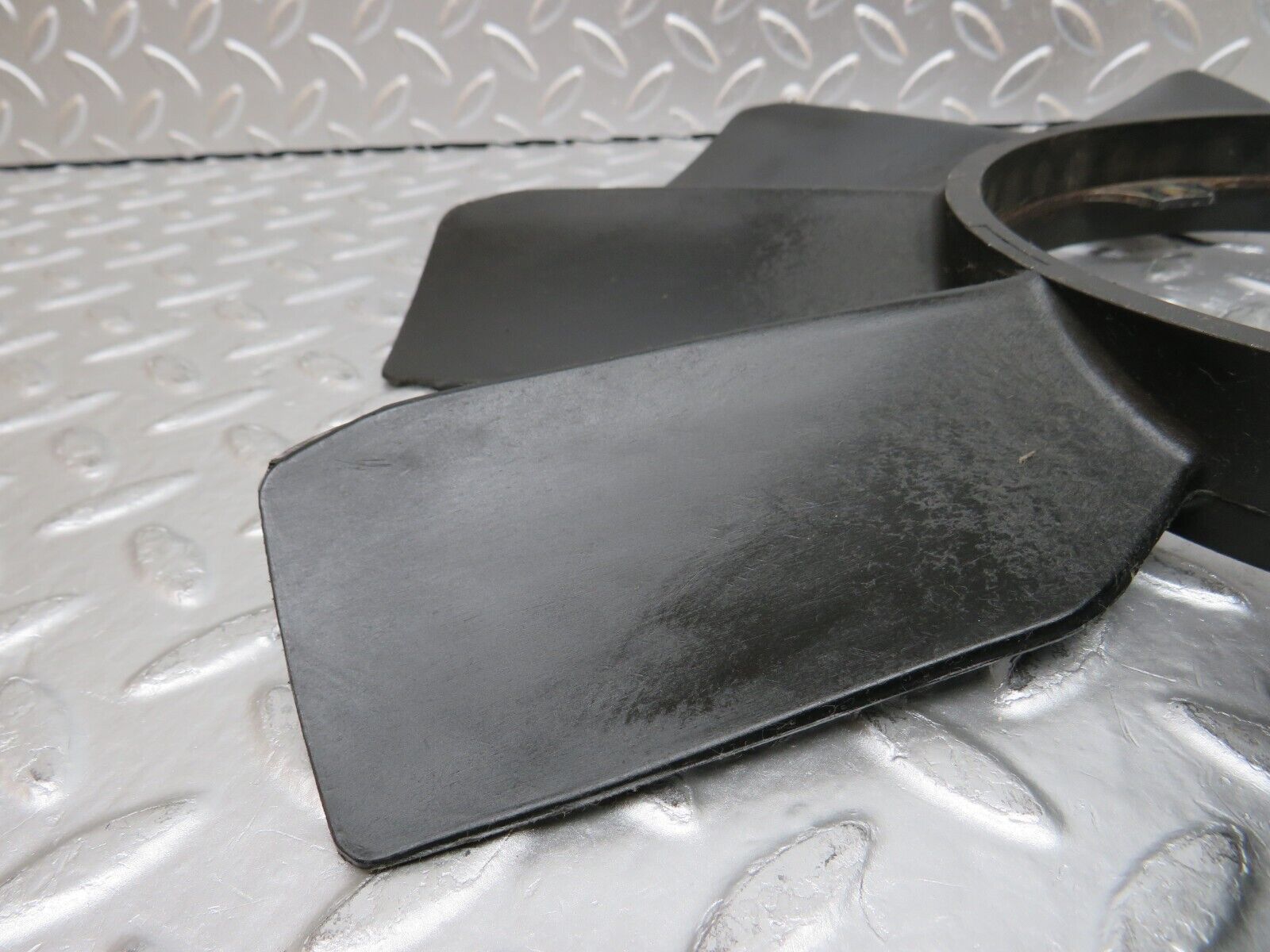 31432 Mercedes-Benz S124 220TE Wagon Engine Cooling Fan 6032000523