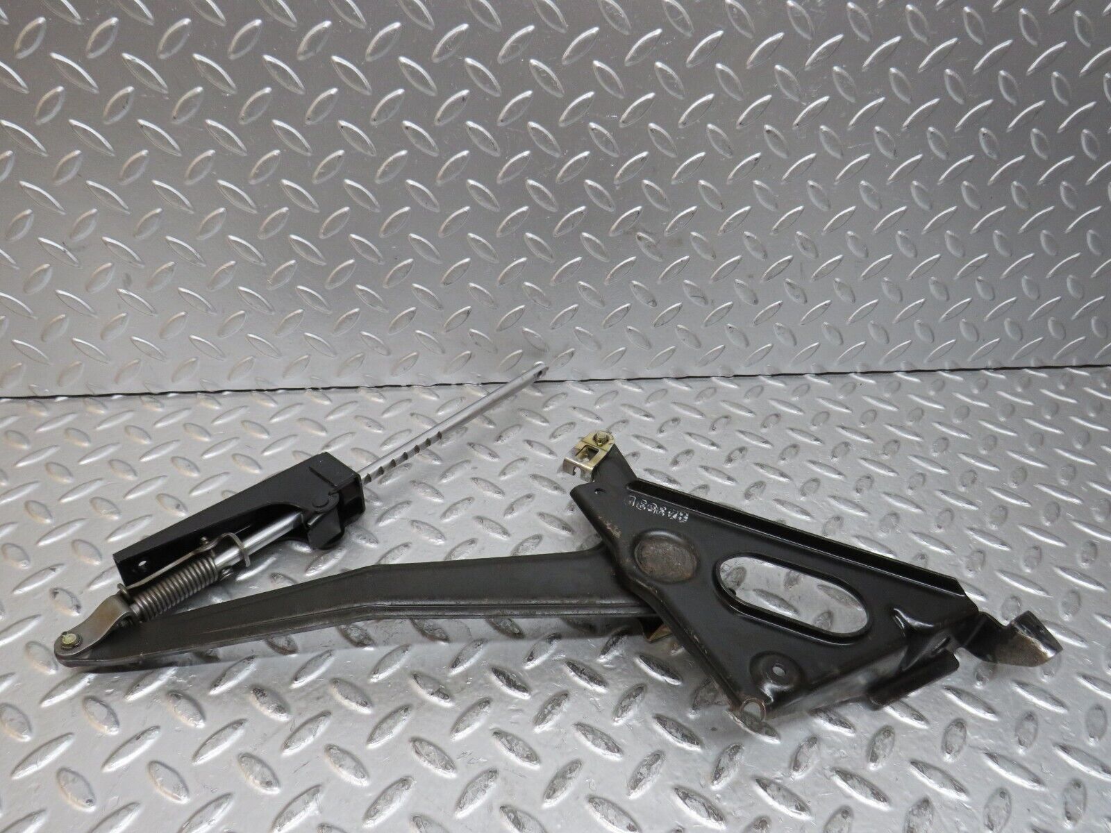 28390 Mercedes-Benz S123 240D Wagon Handbrake Regulator