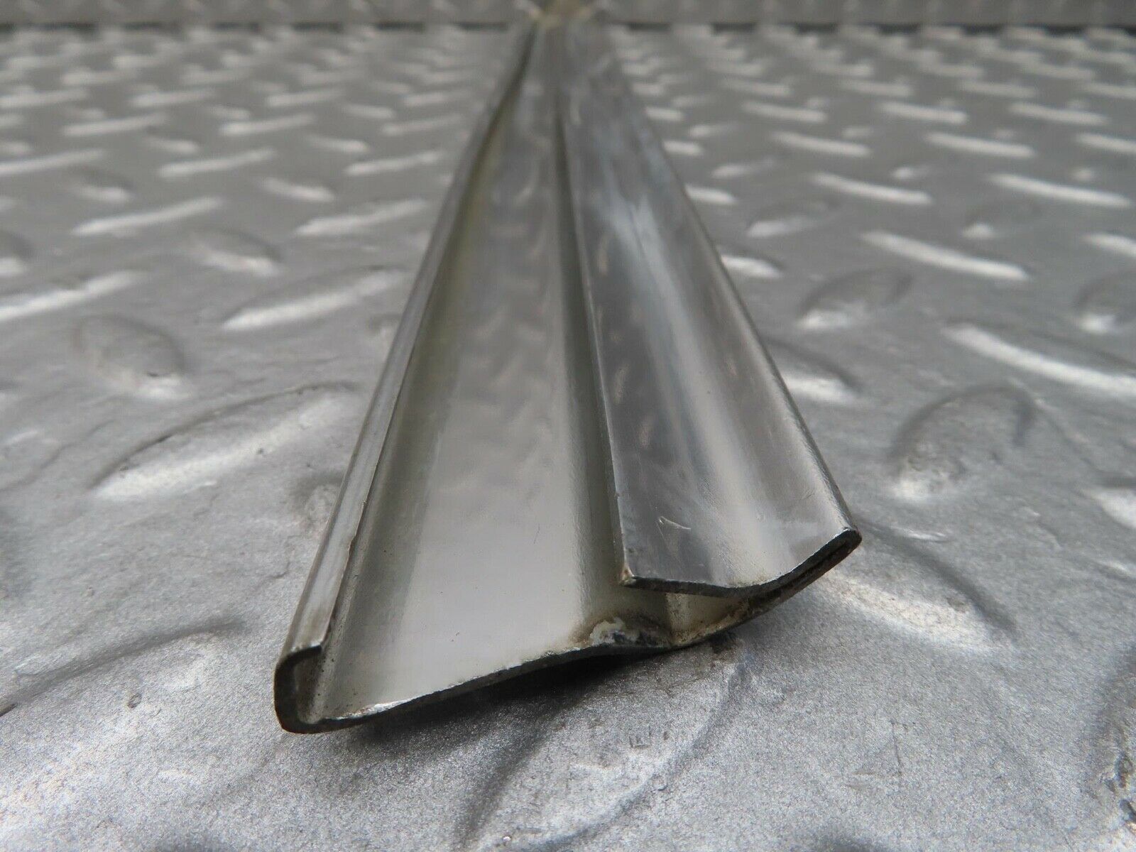 14115 Mercedes-Benz C107 280SLC Rear Right Quarter Window Chrome Trim
