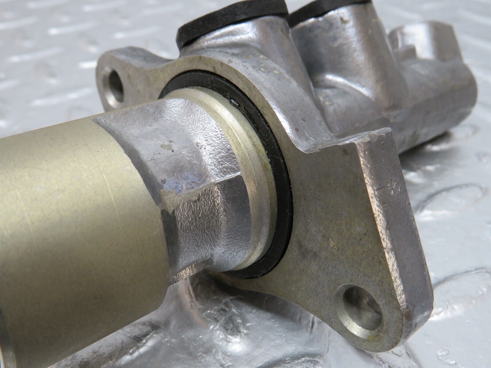 32424 Mercedes-Benz S124 300TE Wagon Brake Master Cylinder Ate