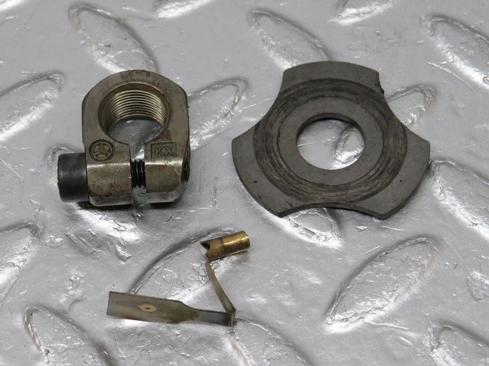 34015 Mercedes-Benz W124 260E Wheel Hub Locking Cap