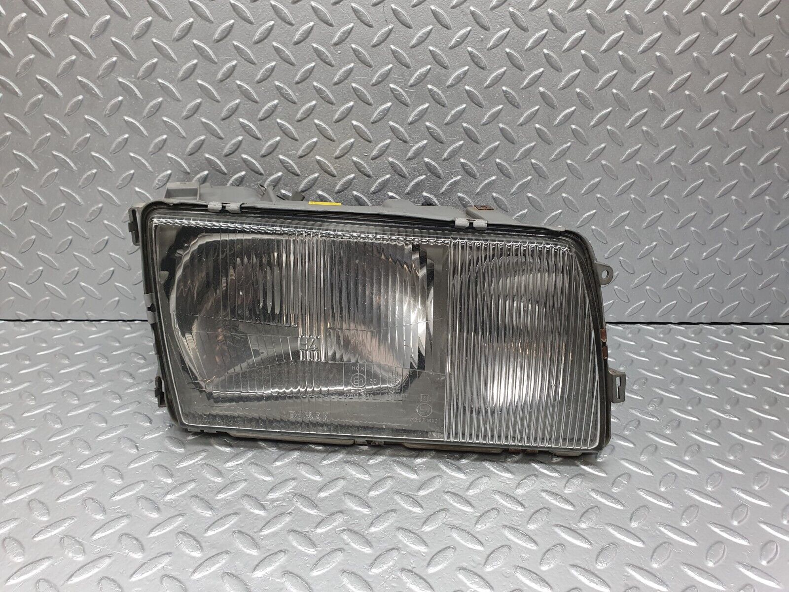 41013 Mercedes-Benz W126 300SE Headlight Right Side Bosch 1268209361 030106570