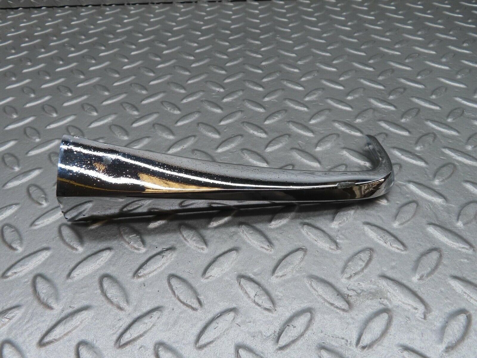 12705 Mercedes-Benz W111 Rear Left Fender Wing Tail Chrome Trim 1116900379