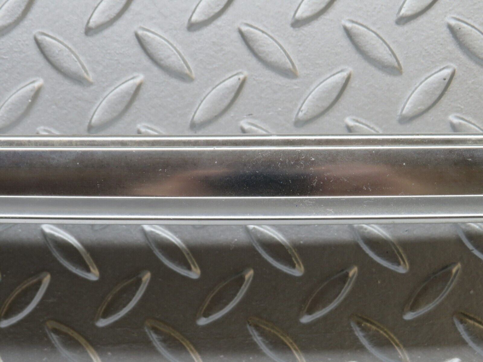 40262 Mercedes-Benz R107 Hardtop Windscreen Chrome Frame