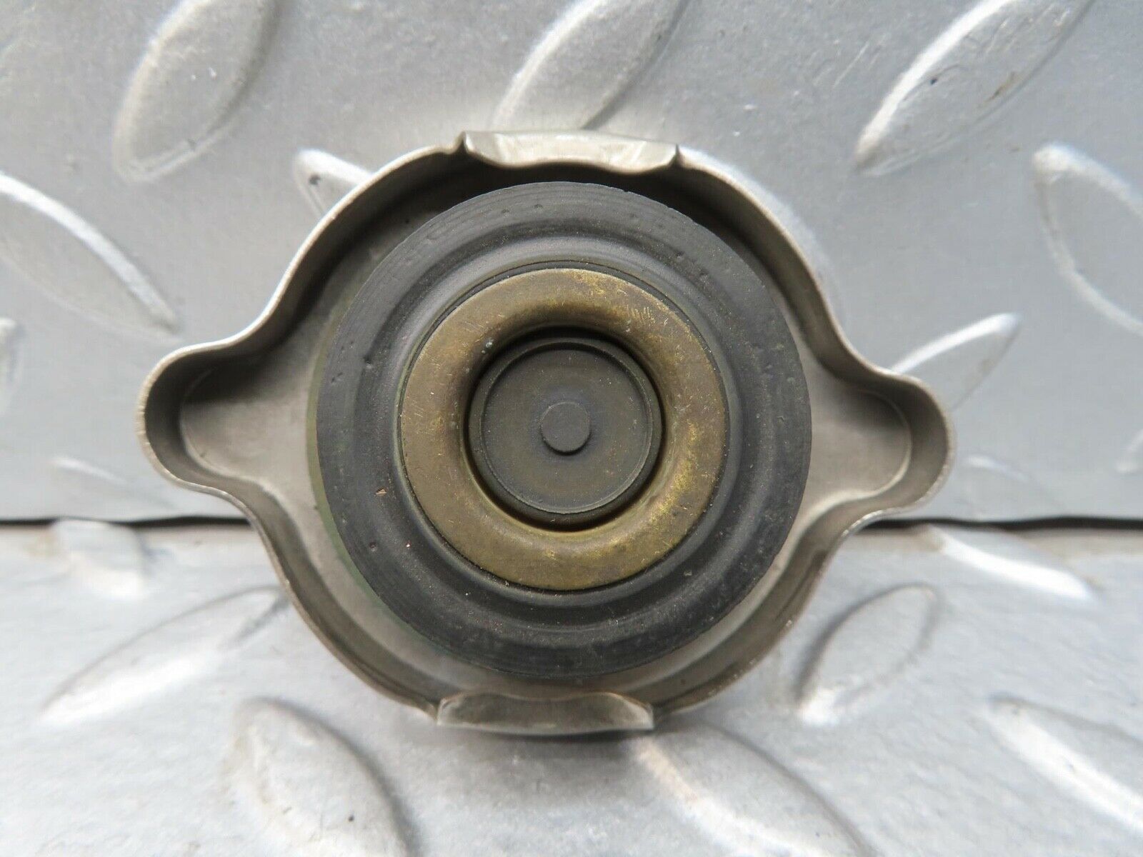 13621 Mercedes-Benz W123 200 Radiator Cap 1235010015