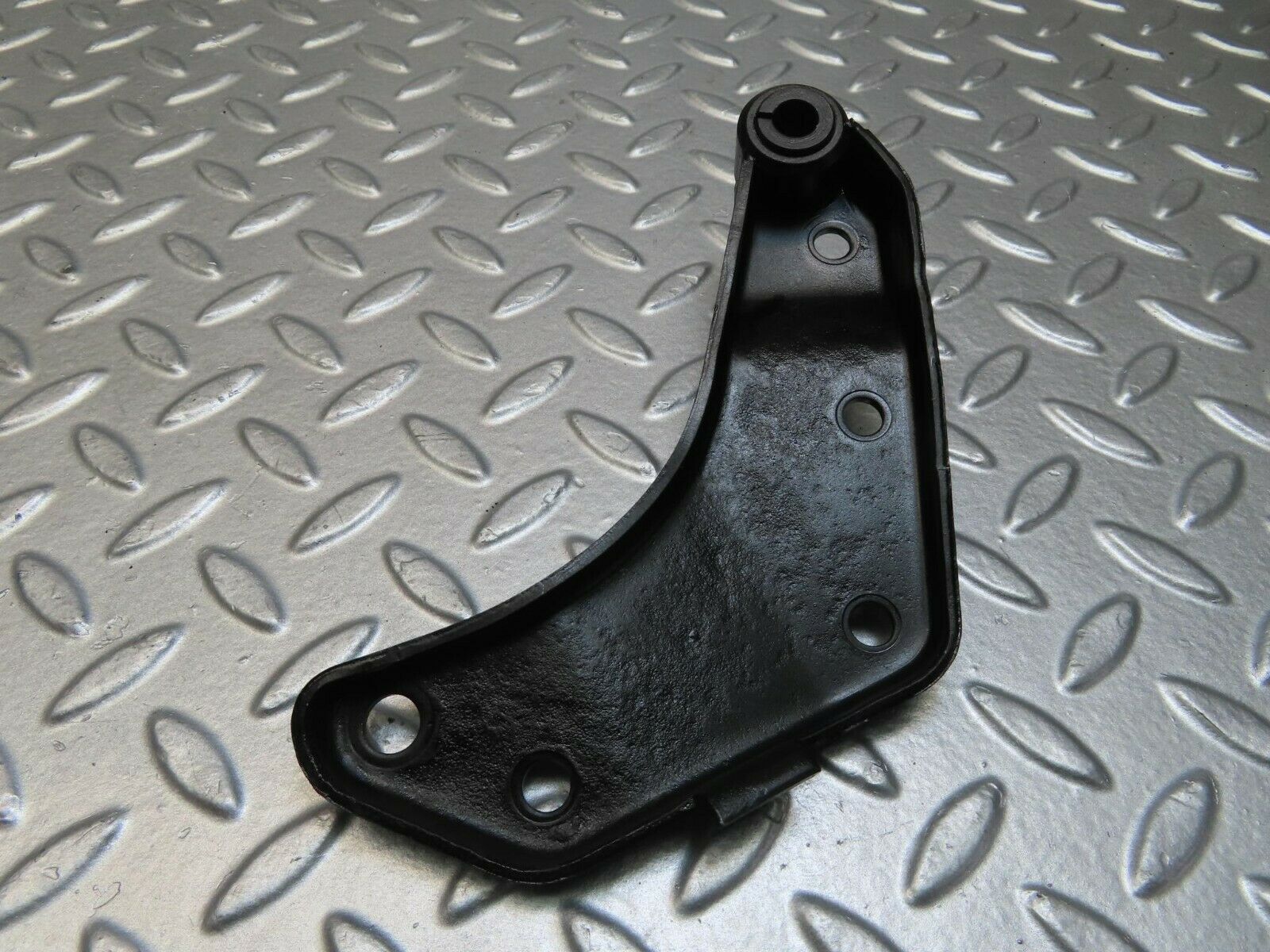 11524 Mercedes-Benz C123 230CE Coupe Alternator Generator Bracket