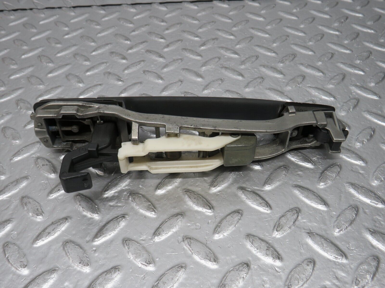 32458 Mercedes-Benz S124 300TE Wagon Rear Left Exterior Door Handle