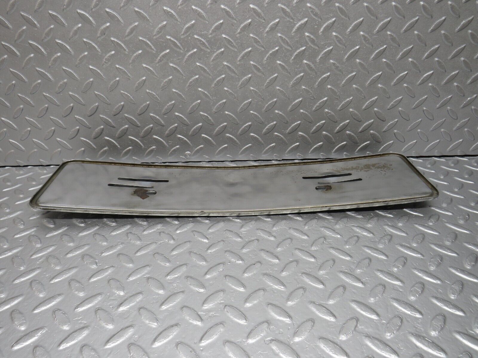 40663 Mercedes-Benz W123 300D Front Chrome Number Plate Holder