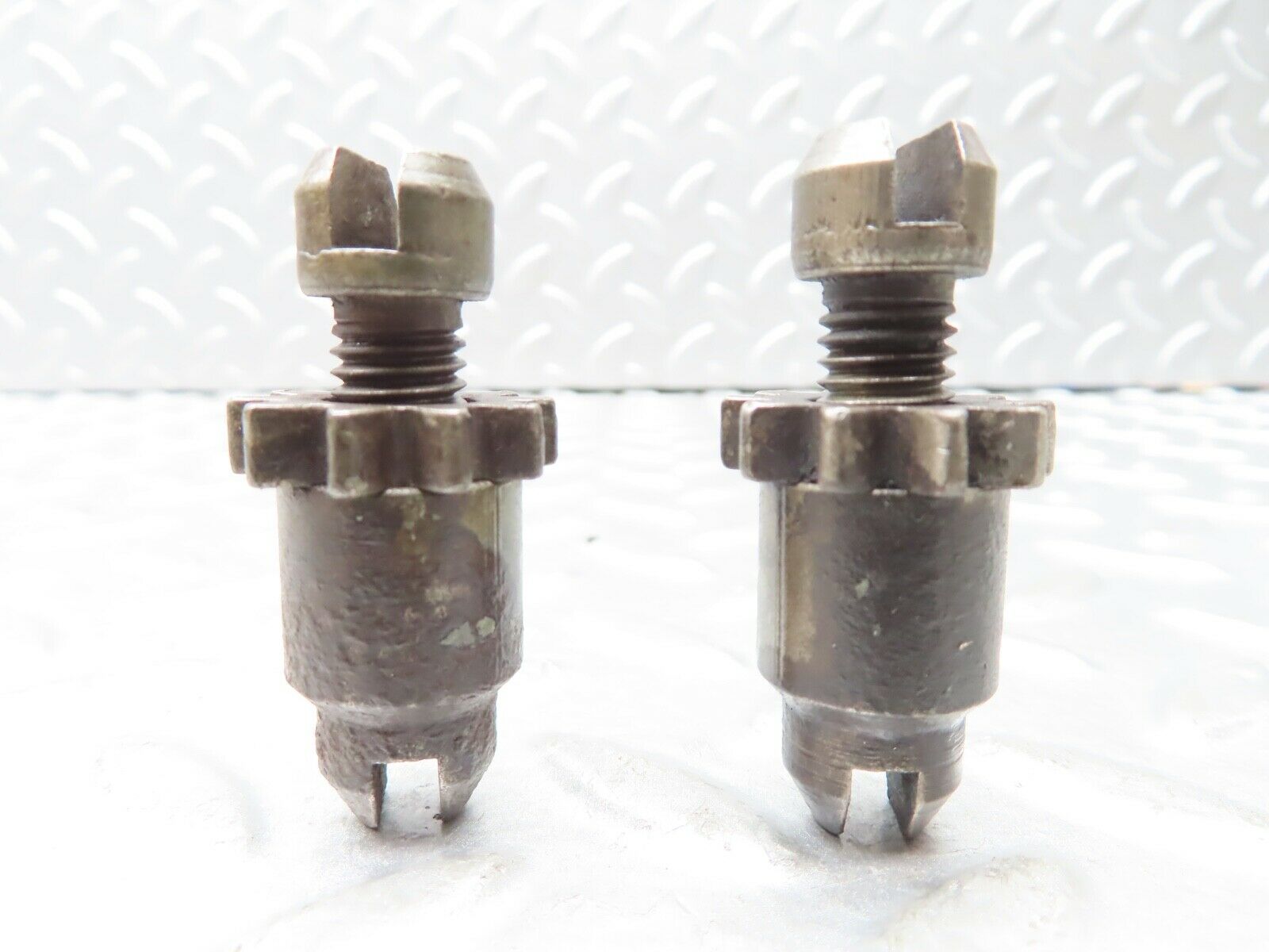 19207 Mercedes-Benz W123 300D Handbrake Shoe Fitting
