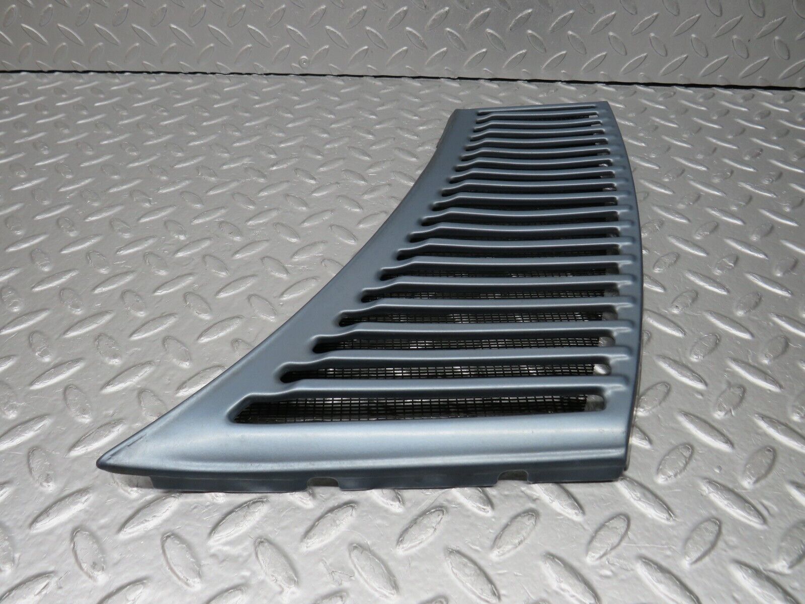 39082 Mercedes-Benz R107 500SL Coupe Air Intake Grill Right Side