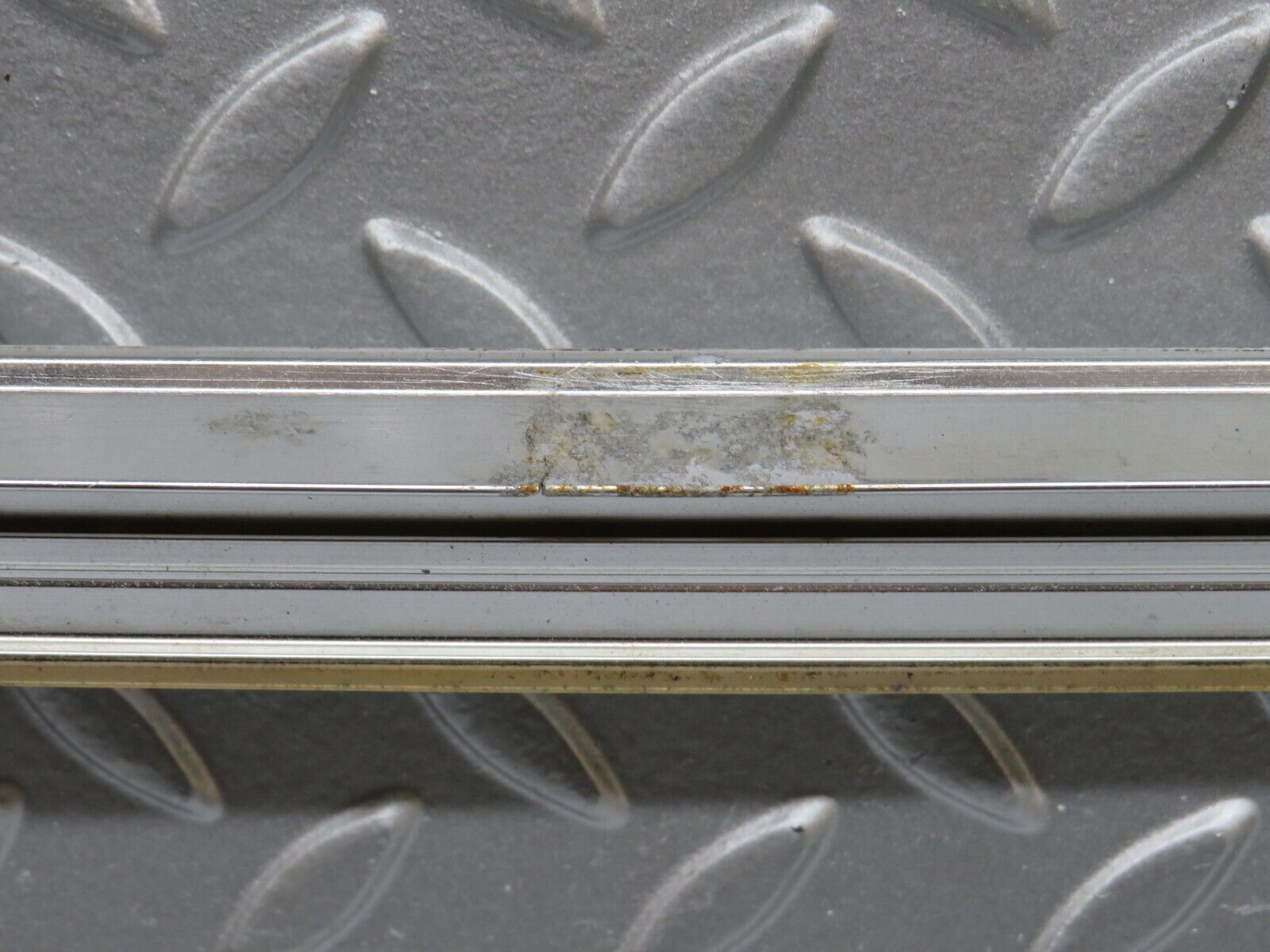 40262 Mercedes-Benz R107 Hardtop Windscreen Chrome Frame