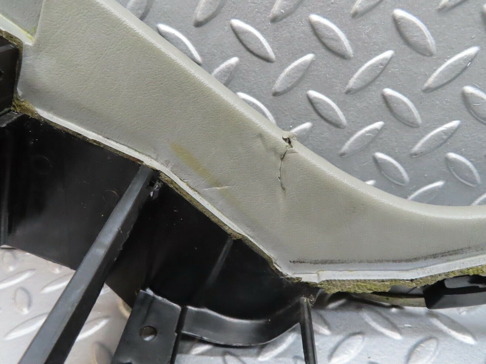 16200 Mercedes-Benz W124 260E Centre Console